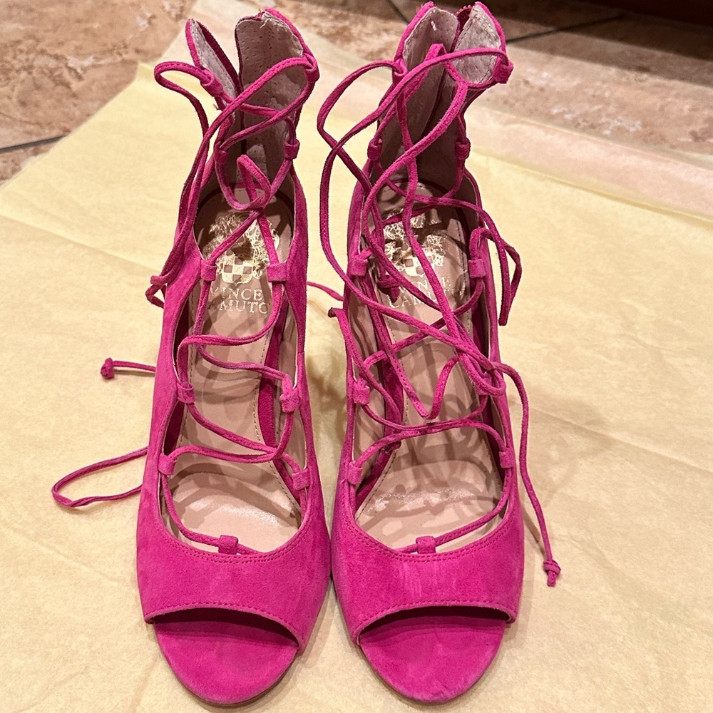 🩷VINCE CAMUTO~Pink Velvet Lace-Up Heel w/Zipper Back~Size:7🩷